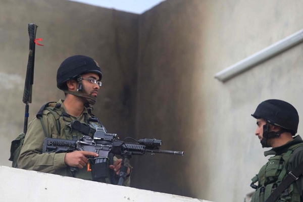 İsrail askerleri 11 Filistinliyi gözaltına aldı