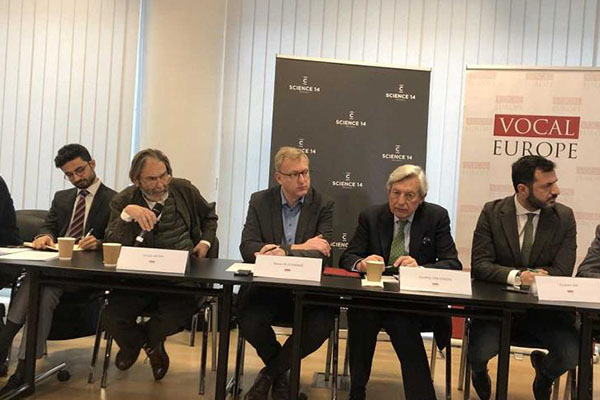 Cengiz Aktar: AB, Türkiye'ye büyük yatırımlar yaparak rejimi  güçlendiriyor