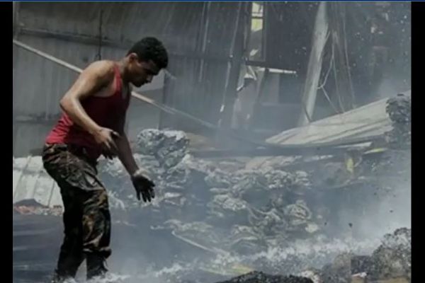 Yemen'e yardımlardan önce ABD bombaları ulaşıyor