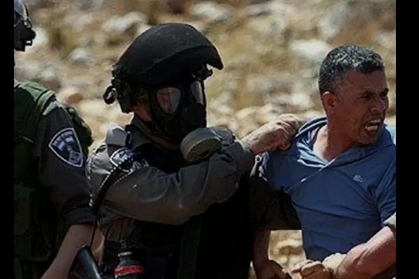 İsrail Filistinlileri Mescid-i Aksa'dan uzaklaştırma cezalarına devam ediyor