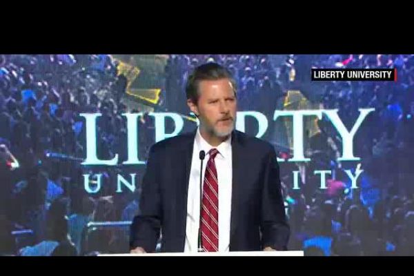 Belinde silah olan ABD'li dekanın Müslümanlar için söylediği şok sözler