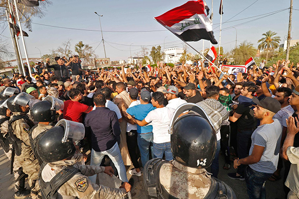 Basra halkı işşizlik ve yolsuzluğa karşı ayakta