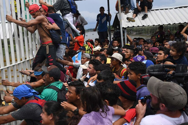 ''Göçmenlerin yanında yer alan 50 gazeteci gizli takibe alındı''