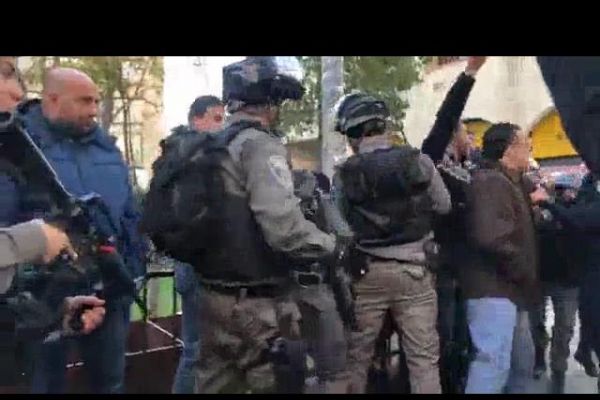 İsrail askerleri Kudüs'te Filistinlilere saldırdı