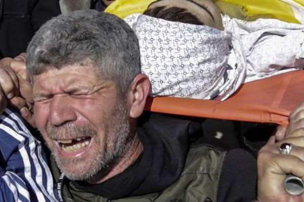 İşgalci İsrail'in şehit ettiği Filistinli çocuğun cenazesi