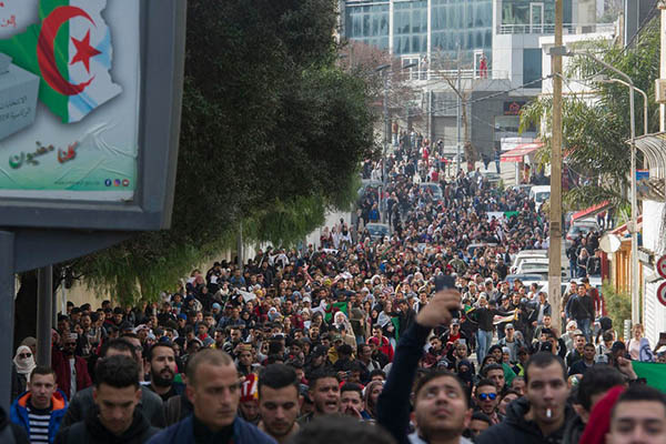 Başkent Cezayir’de hayat durdu