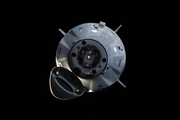 SpaceX'in personel taşıyıcı mekiği Dünya'ya geri döndü