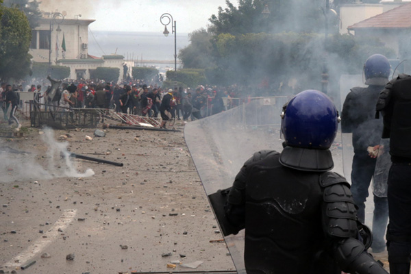 Cezayir'deki Buteflika gösterilerinde bilanço artıyor