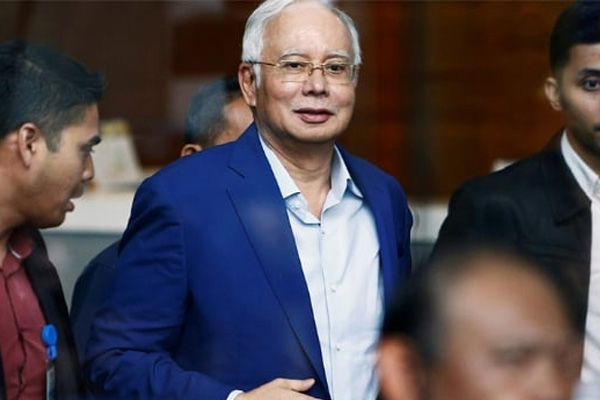 Malezya'da devlet fonundan muhalefet partisine rüşvet verildiği iddiası