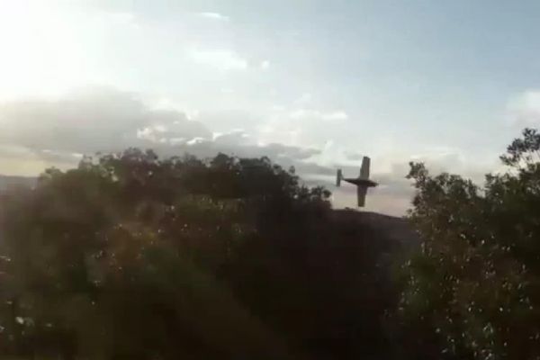 İrtifa kaybeden özel uçak ormanlık alana düştü