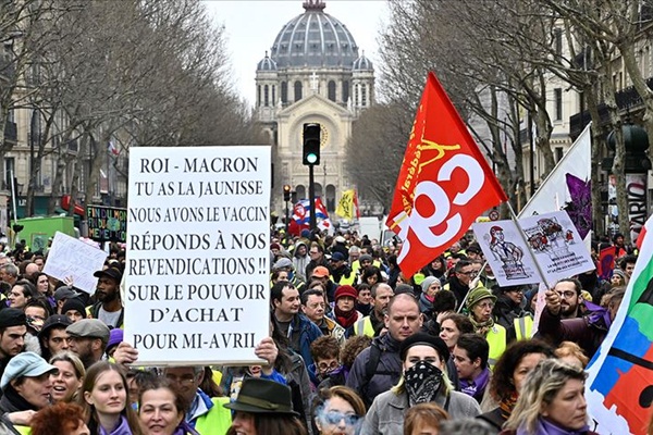 Fransa'da sarı yelekliler, gösterilerin 17. haftasında sokaklarda