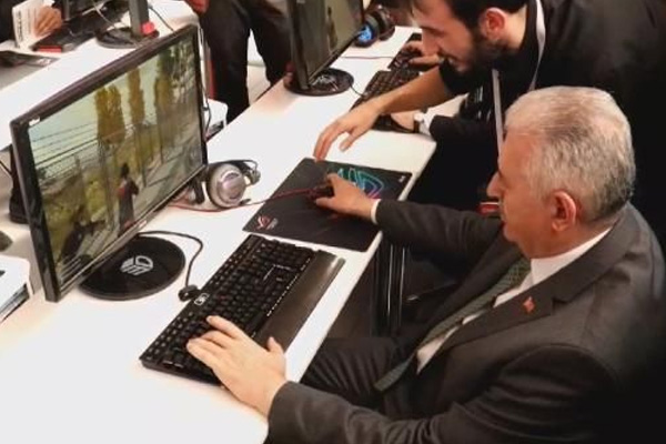 Binali Yıldırım PUBG oynadı