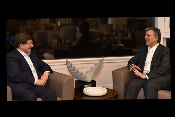 Abdullah Gül ve Ahmet Davutoğlu ekran karşısına çıktı