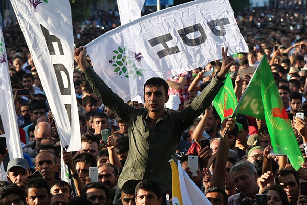 Mitingde 'terör propagandası'na gözaltı