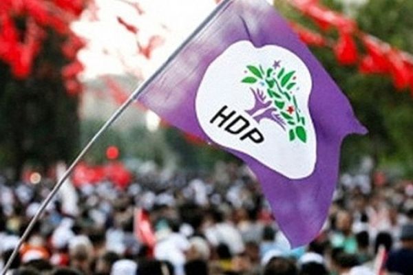 HDP'nin seçim bürosunun açılışında 'türkü' gözaltısı