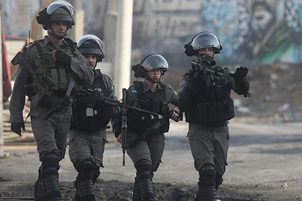 İsrail askerleri 10 Filistinliyi gözaltına aldı