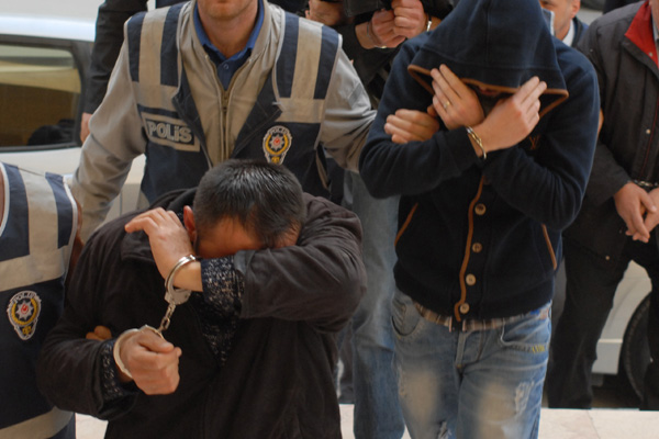 Adana merkezli 8 ilde FETÖ operasyonu