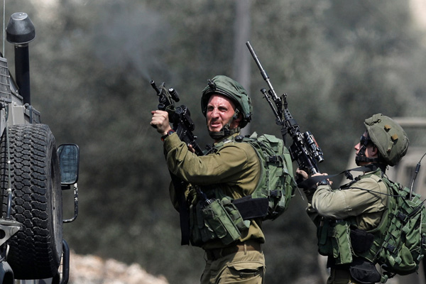 İsrail askerleri 11 Filistinliyi gözaltına aldı