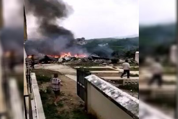 Çin'de savaş uçağı düştü