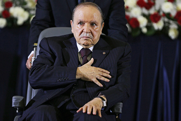 Cezayir basını Buteflika'nın kararını böyle gördü: Görev süresini uzattı