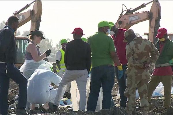 Etiyopya havayolları kazasında mağdur olan aileleri enkazı ziyaret etti