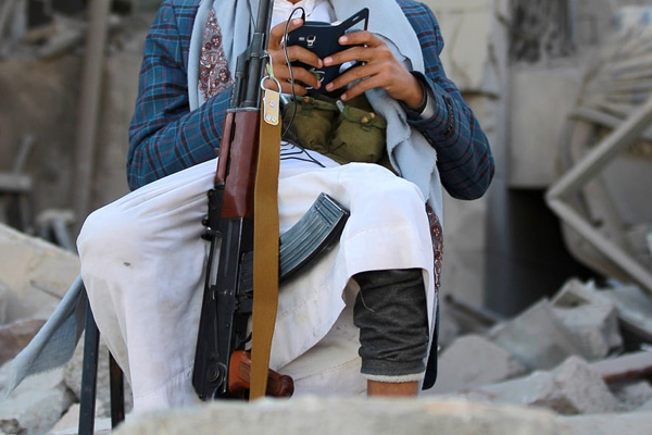 Yemen'de binlerce çocuk silahaltında