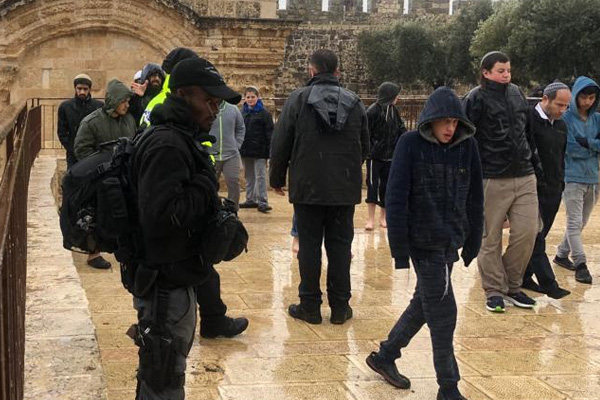 Siyonist Yahudilerden Mescid-i Aksa'ya baskın