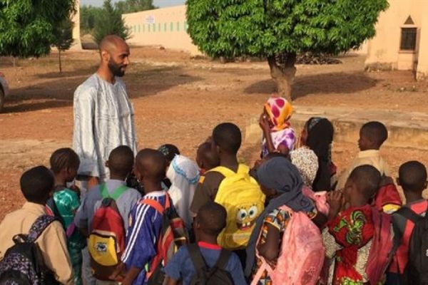 Eski futbolcu  Müslüman olup kimsesiz çocuklara köy kurdu