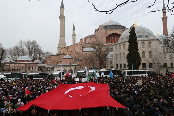 Ayasofya Cami önünde gıyabi cenaze namazı