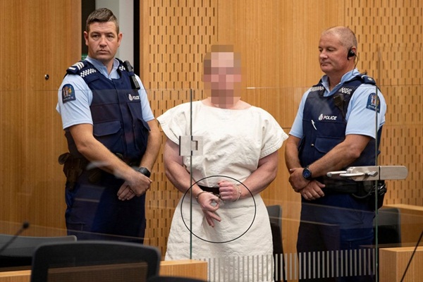 49 kişiyi öldüren teröristin mahkemede yaptığı hareket dikkat çekti