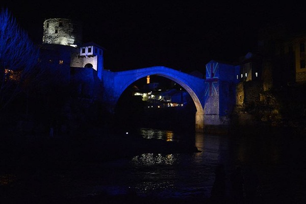 Mostar Köprüsü, Yeni Zelanda için ışıklandırıldı