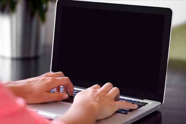 Doç. Dr. Kırık: Şifayı doktorda değil sanal ortamda arıyoruz