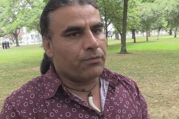 Yeni Zelanda teröristine saldırıp silahını alan adam konuştu