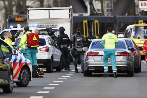 Hollanda'da silahlı saldırgana operasyon anı