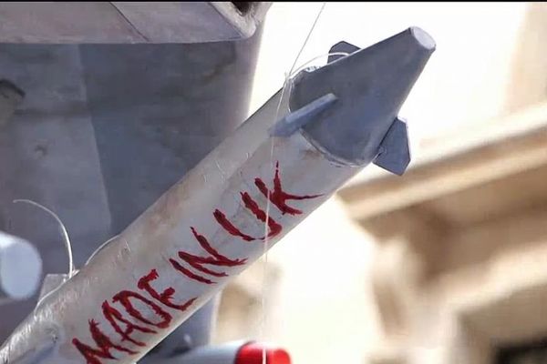 İngiltere, Yemen Savaşı için silah satan Suudi Arabistanı protesto etti