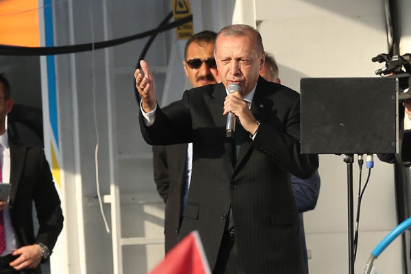 Cumhurbaşkanı Erdoğan: Bizans artıklarına okkalı bir tokat indirin