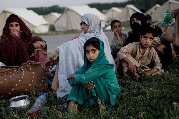 Esed rejimi Suriyelileri ülkeye kabul etmiyor