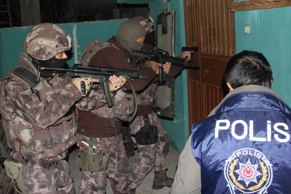 Jandarmadan narkotik ve hırsızlık operasyonu