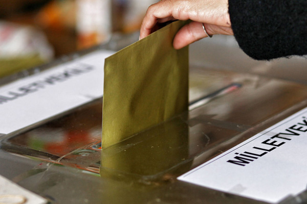 EMAX’ın son anketinde büyükşehirlerde kim önde?