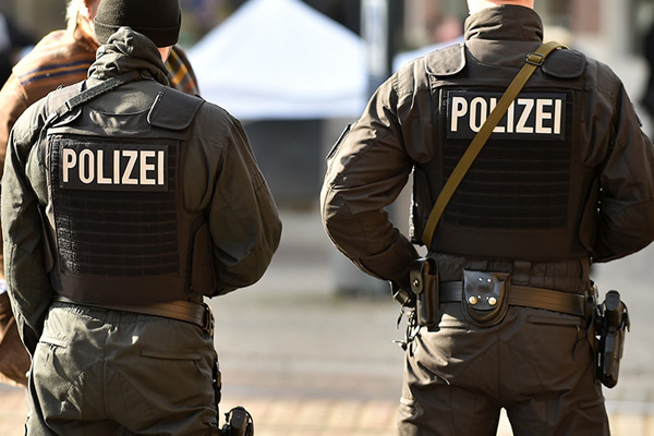 Almanya'da hamile kadına islamofobik saldırı