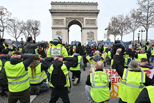 Macron, 'Sarı Yelekliler’e karşı askeri göreve çağırdı