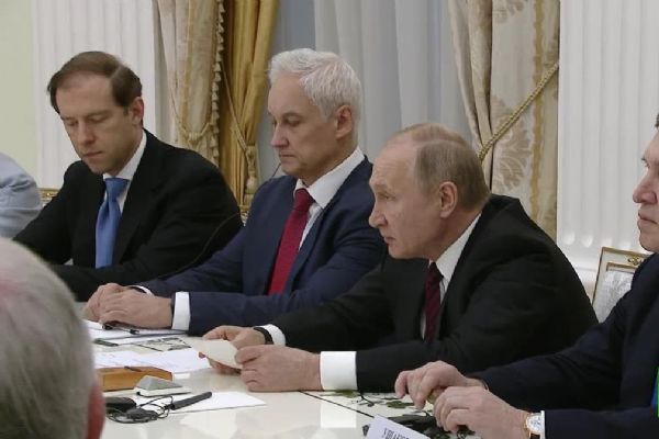 Rusya Başkanı Putin, İngiliz heyeti kabul etti