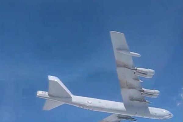 Baltık Denizinde Rus ve ABD  uçağı kafa kafaya geldi