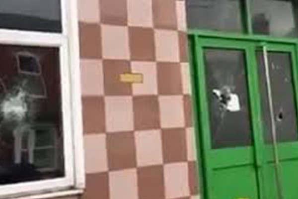 İngiltere'nin  Birmingham  kentinde beş  camiye saldırı