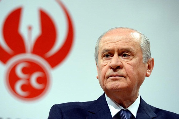 Bahçeli: Milli bekamızın önüne bariyer dikenleri kenara iteceğiz