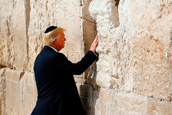 ‘İsrail, Trump’ı maşa olarak  Kullanıyor’