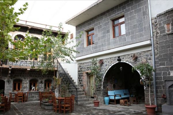 Tarihi Diyarbakır evleri turizme kazandırılıyor
