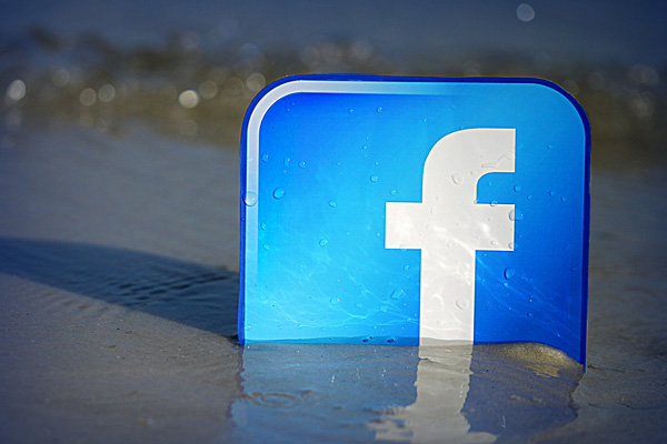 Uzmanlar uyardı: Facebook şifrenizi değiştirin