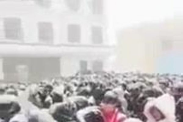 Çin, Doğu Türkistanlılara karın altında eğitime zorluyor