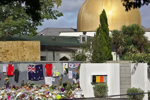 Yeni Zelanda'da terör saldırısına uğrayan camiler ziyarete açıldı